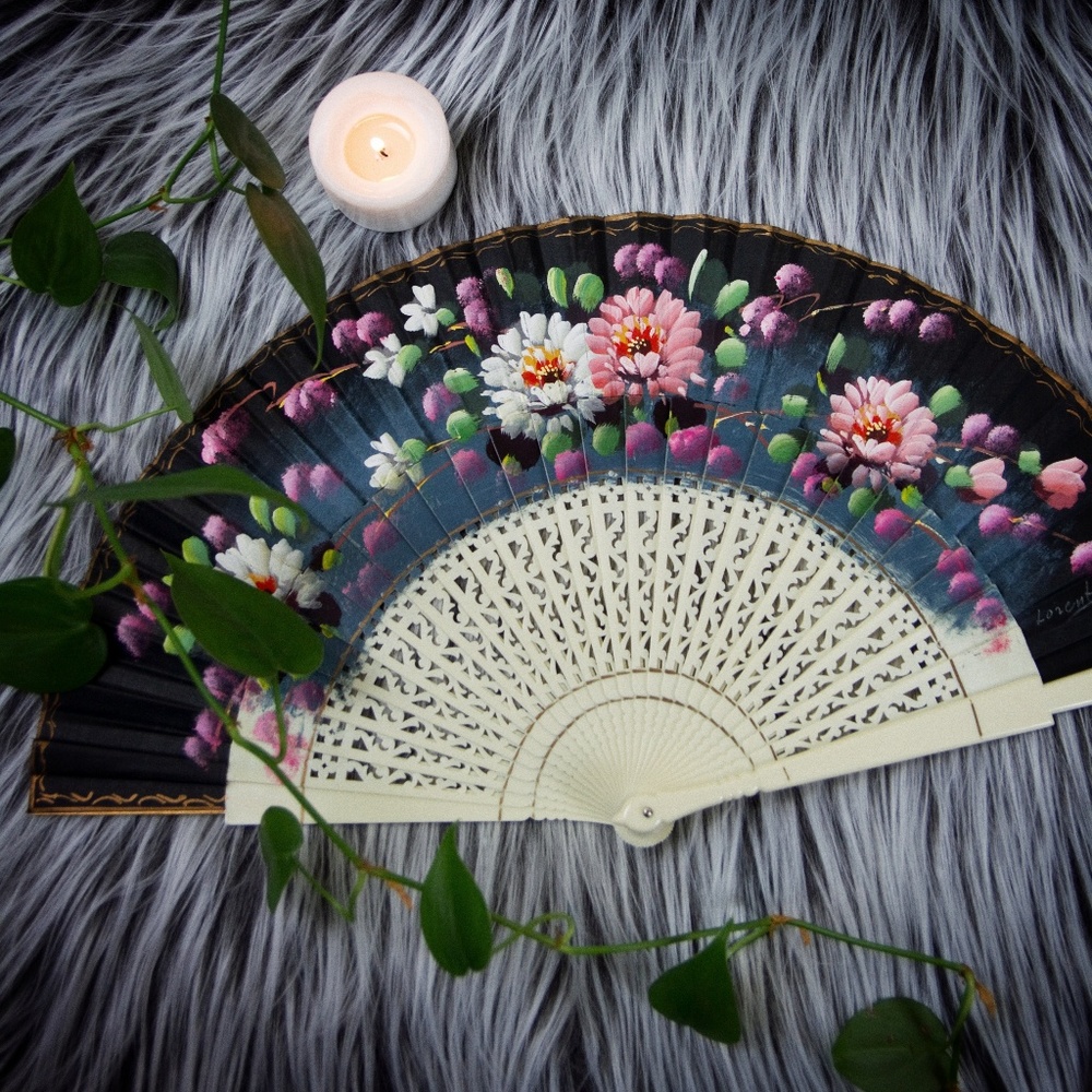 ☆CLEARANCE☆ Handpainted floral folding fan